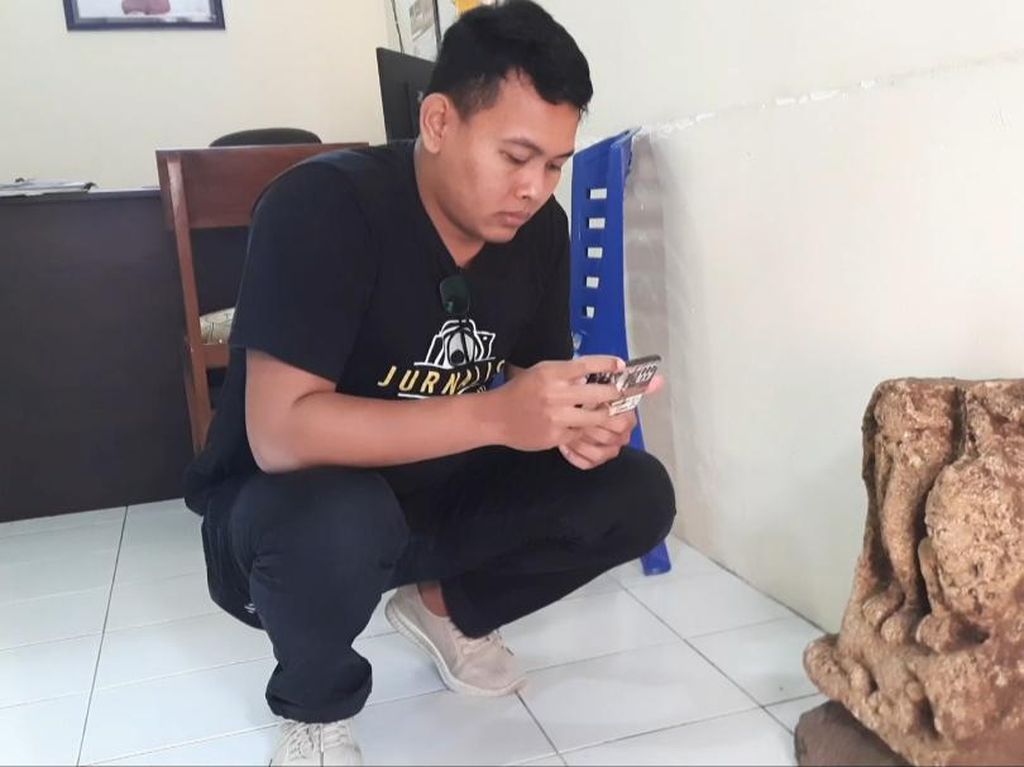 Warga Trenggalek Temukan Arca Durga Tanpa Kepala Saat Gali Pondasi